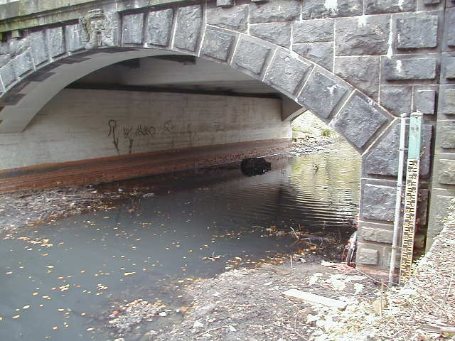 Freigeräumte Durchfahrt unter der Barbrücke (November 2006)