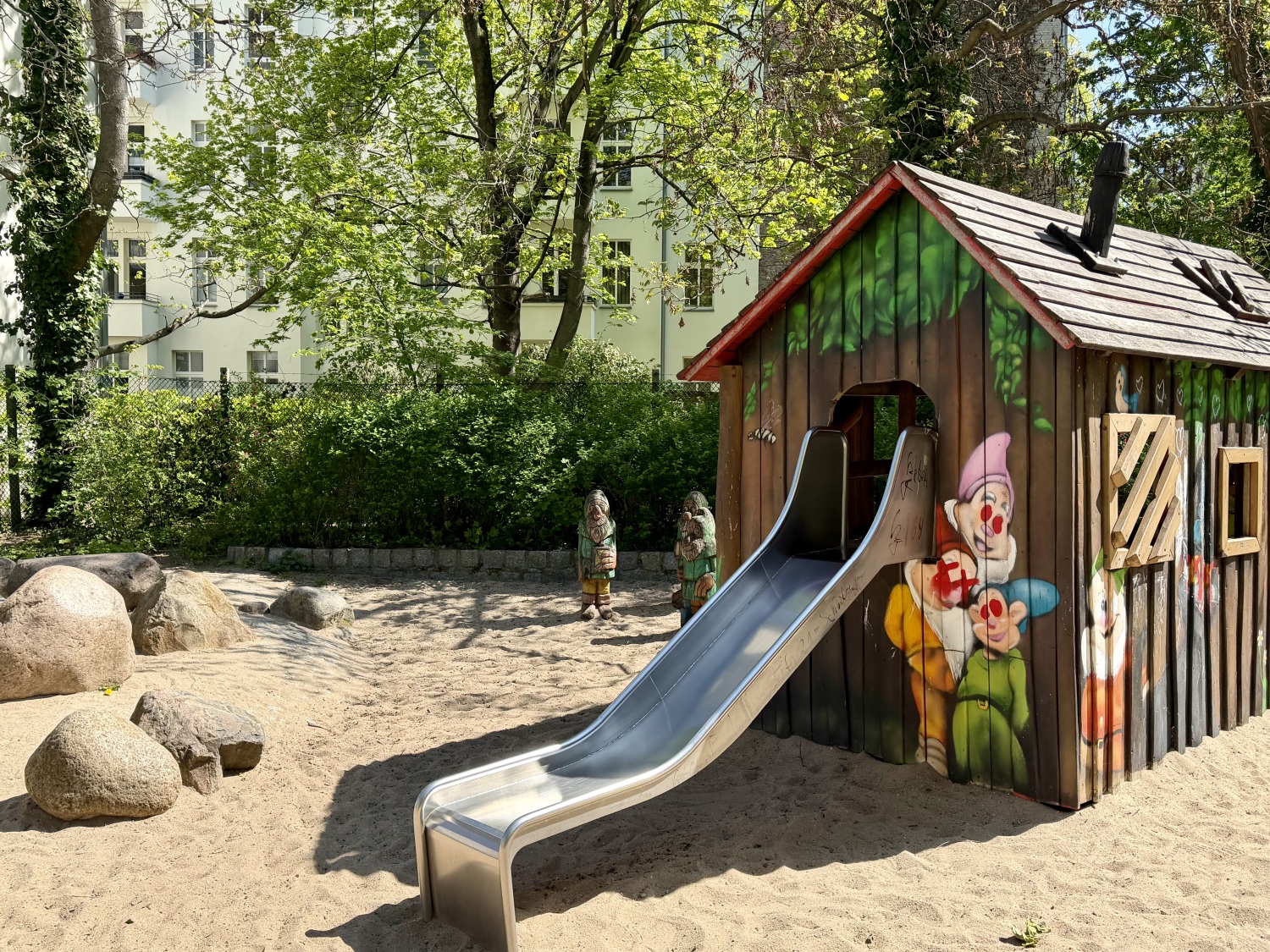 Spielplatz Mommsenstraße 48/49