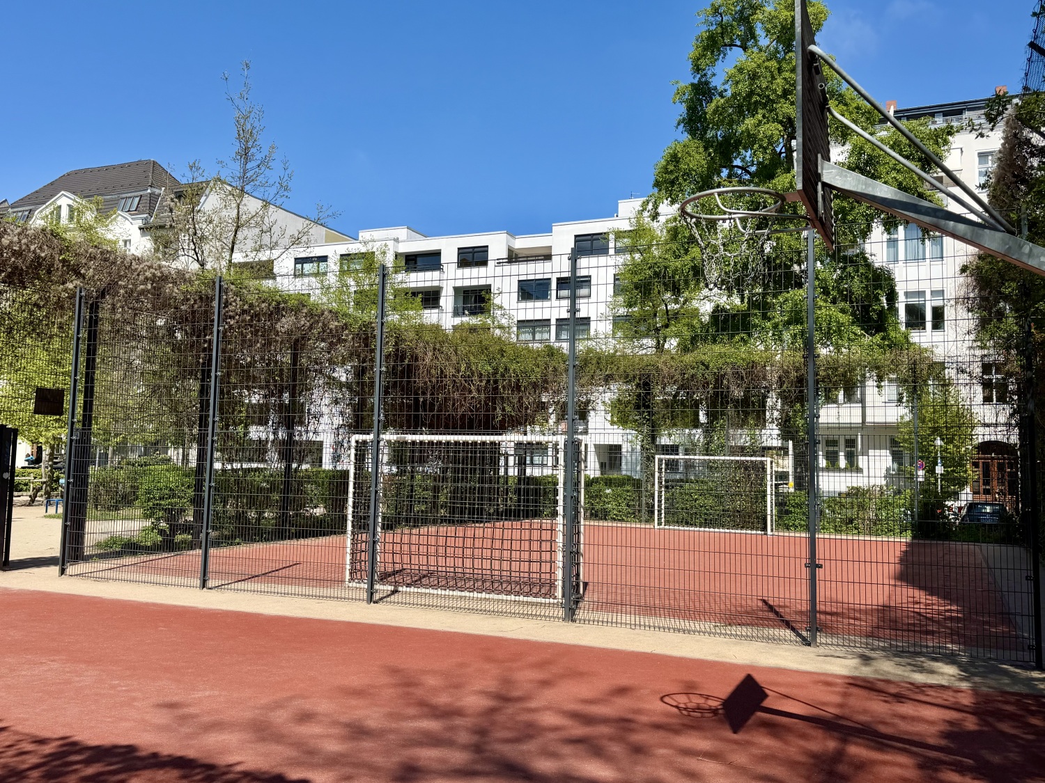 Spielplatz Mommsenstraße 48/49