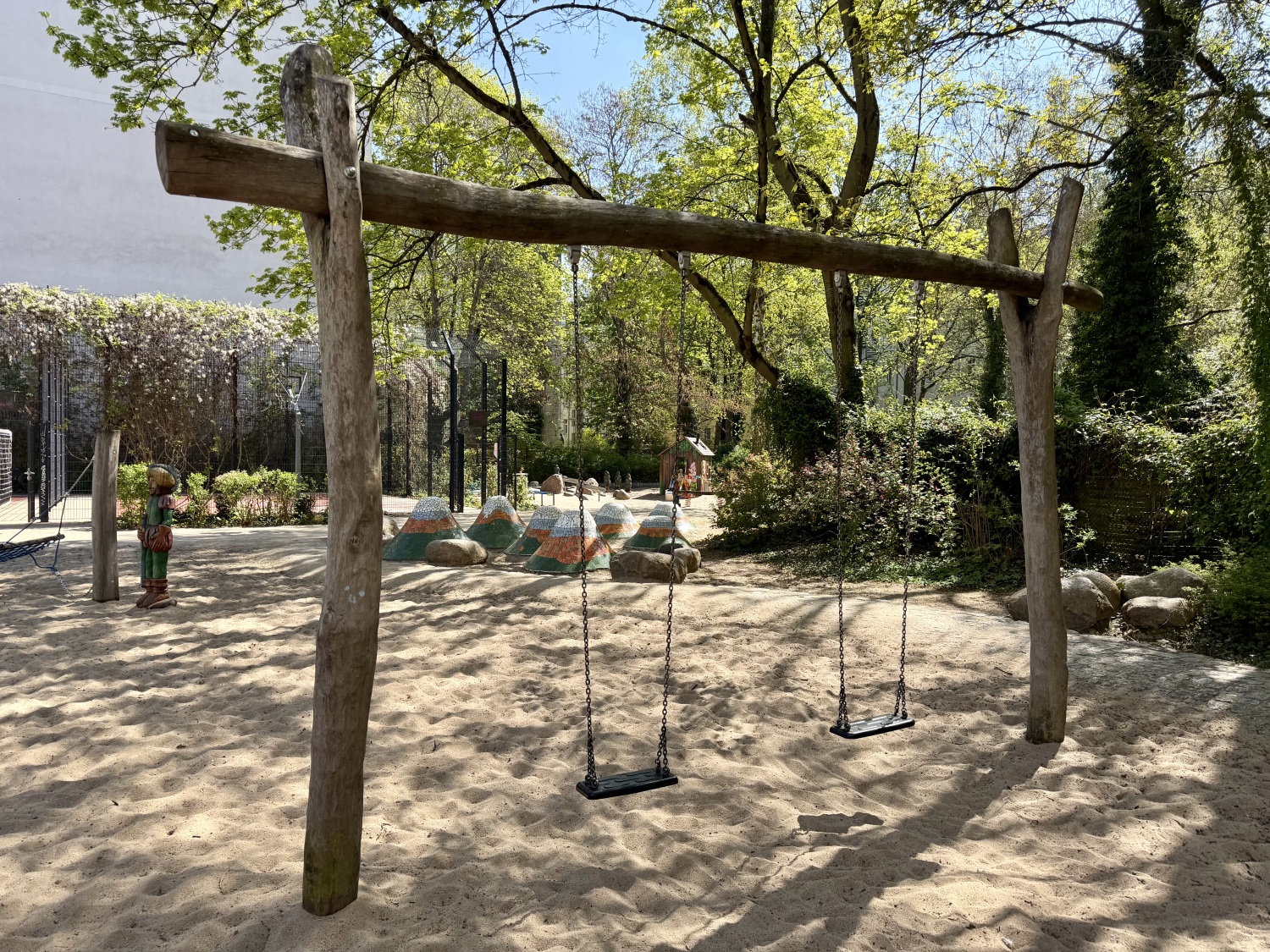 Spielplatz Mommsenstraße 48/49