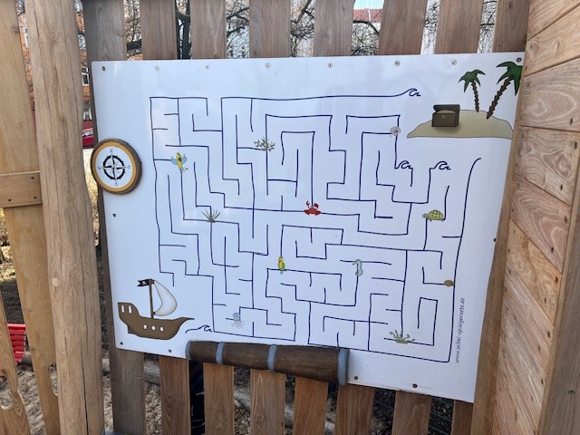 Piratenturm mit Flagge, Piratenschiff, Labyrinth