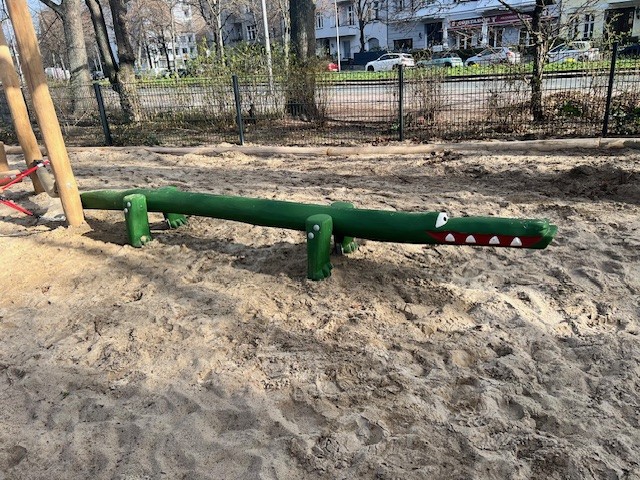 Piratenturm mit Flagge, Piratenschiff, Krokodil
