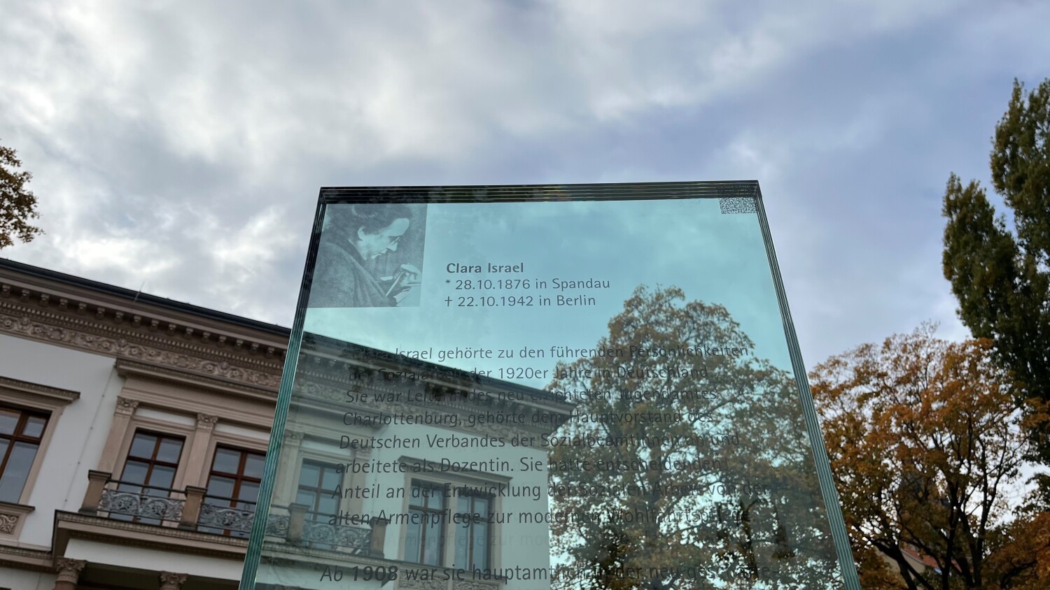 Clara-Israel-Stele