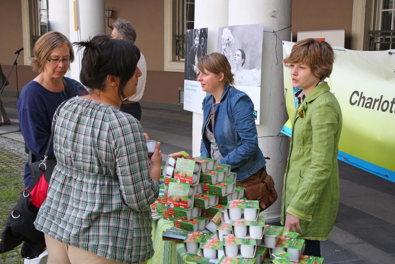 faires Fruchtdessert in verschiedenen Geschmacksrichtungen