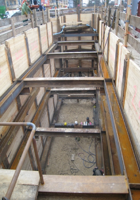 Baustellenschacht - Mächtige Dimensionen ...