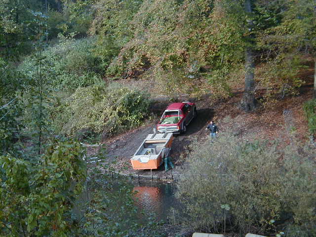 Einsetzen des Bootes zur Sedimentkonditionierung (November 2006)