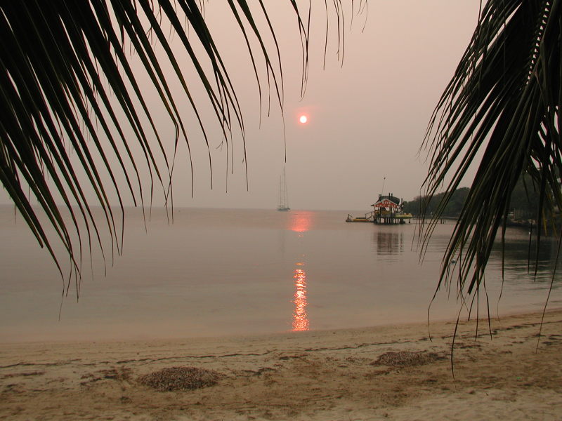 Sonnenuntergang auf Roatan Island - Honduras