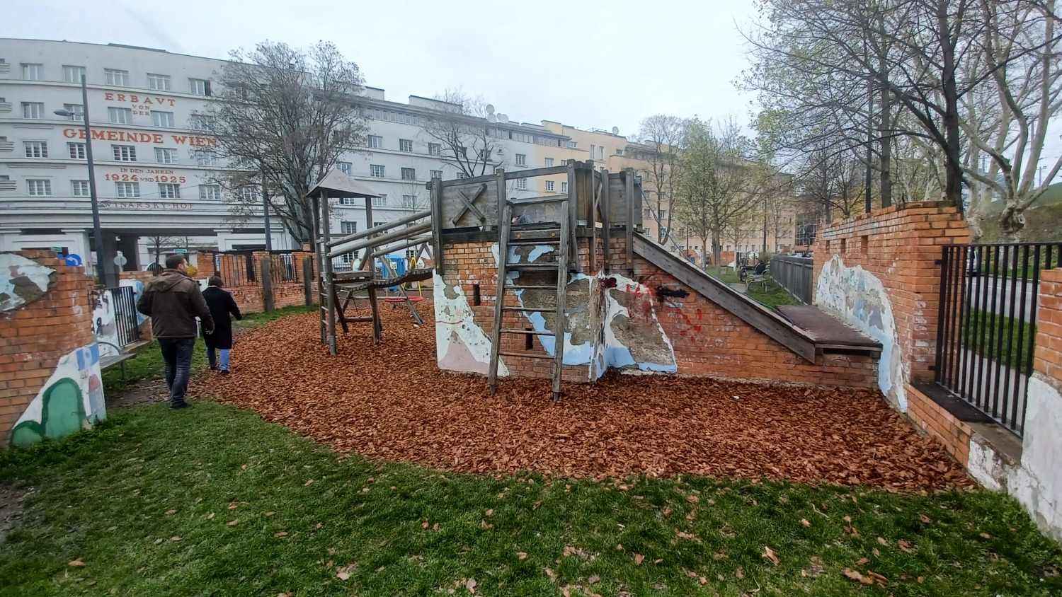 Spielplatz mit Klettermöglichkeiten