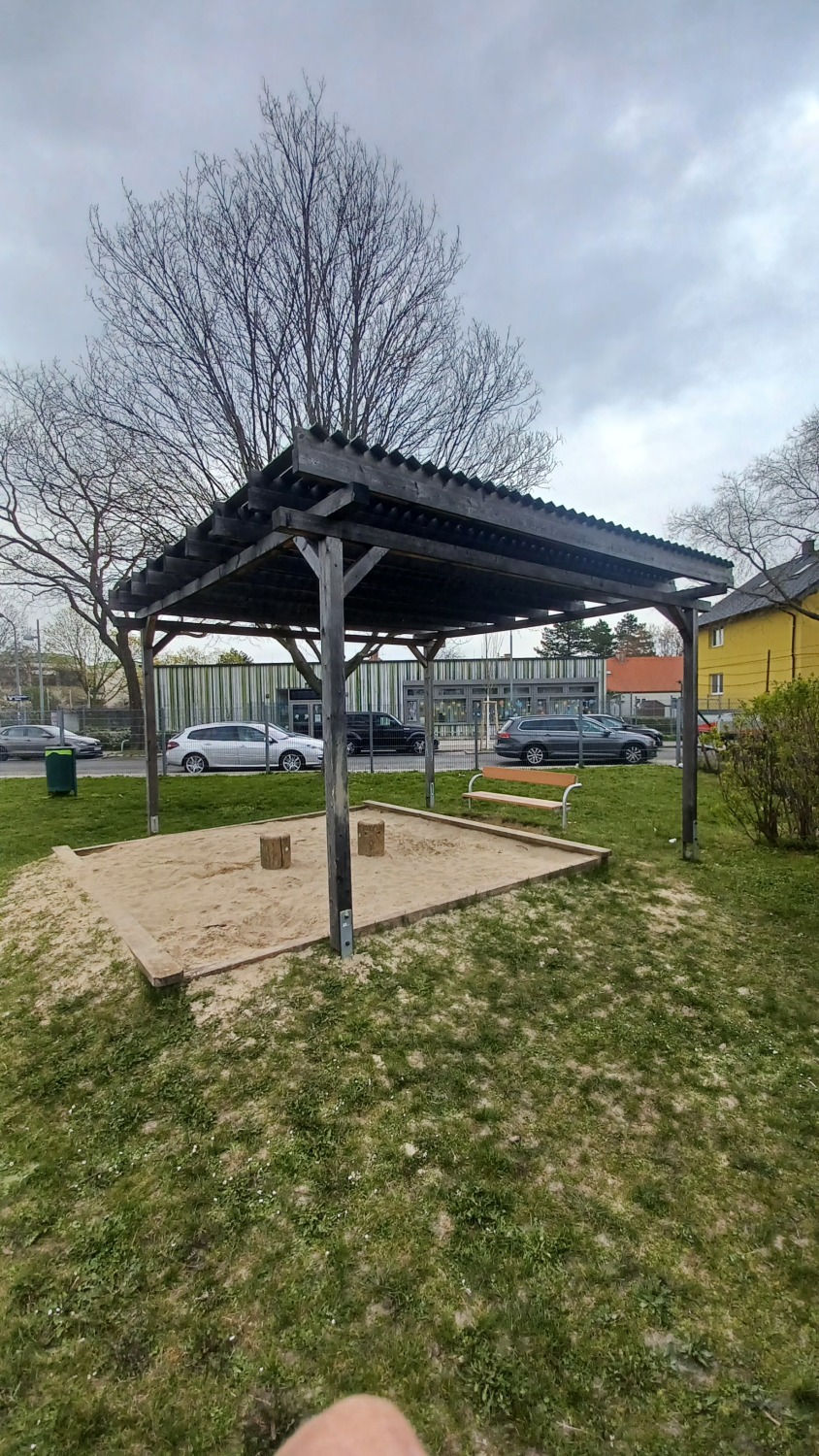 Überdachter Spielplatzbereich