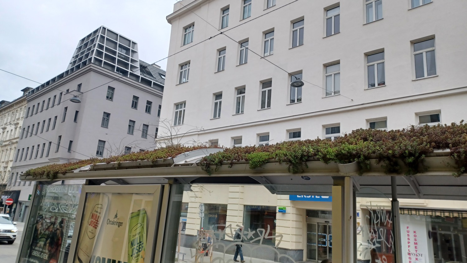 Wartehäuschen mit Dachbegrünung