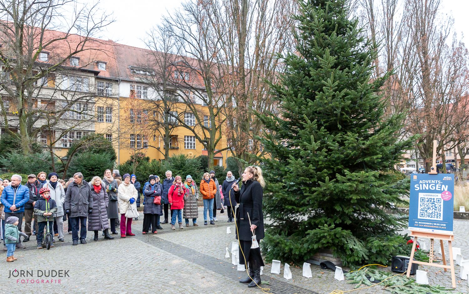 Bezirksbürgermeisterin Kirstin Bauch begrüßt
