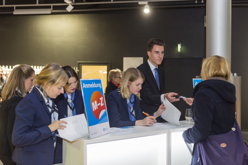 Ein freundlicher Empfang der Teilnehmenden.