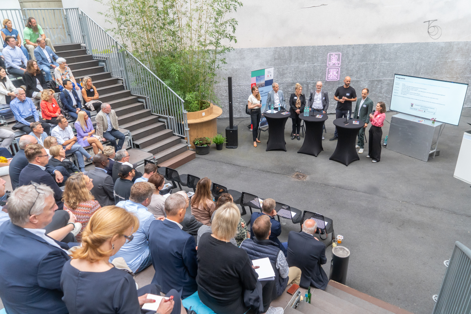Podiumsdiskussion zum Thema "Künstliche Intelligenz als Wegbegleiter der Unternehmen"