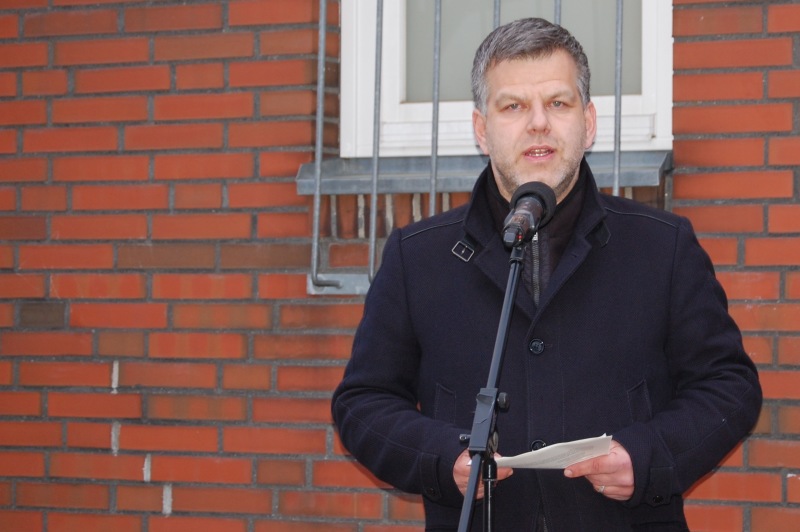 Einweihung der Gedenktafel für Günter König, ehemaliger Bürgermeister in Friedrichshain-Kreuzberg_02