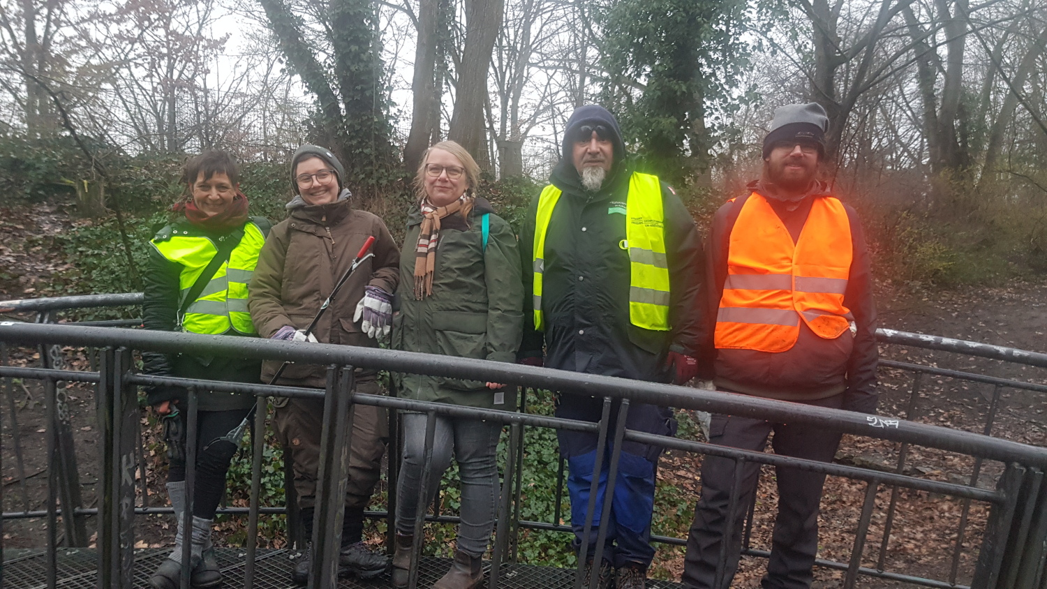 Helfer*innen beim Clean Up im Görlitzer Park