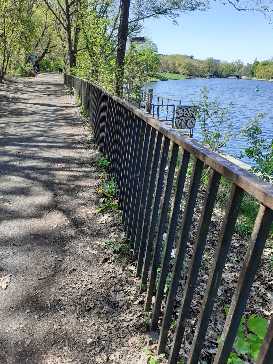 Planufer Uferpromenade mit Zaun, 22.04.2026