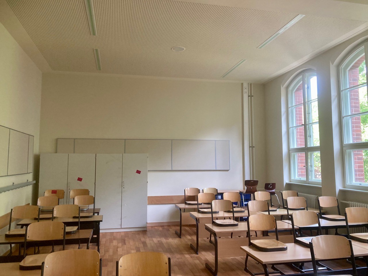 Lemgo-Grundschule, Hofgebäude - sanierter Klassenraum (am Tag des Möbelumzugs), 28.07.2026