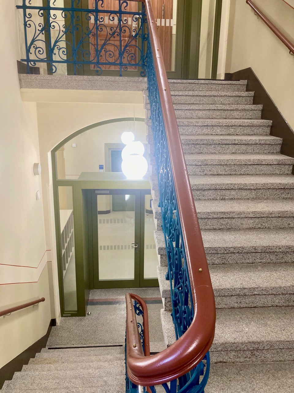 Lemgo-Grundschule, Hofgebäude - saniertes Treppenhaus, 28.07.2026