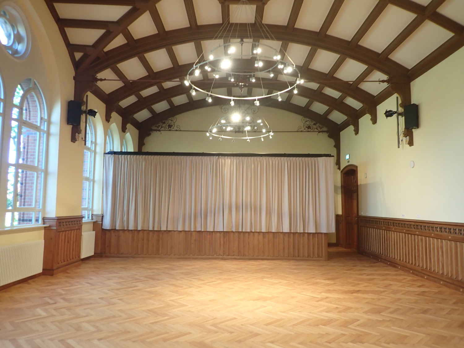 Lemgo-Grundschule, Hofgebäude - Aula, Juli 2026
