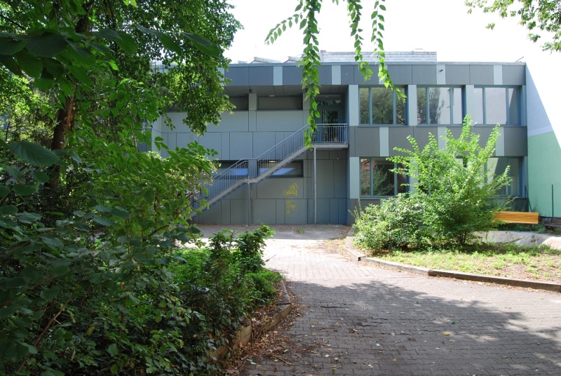 H.-Hesse-Gymnasium, Gebäude Böckhstr. 36 Rückseite mit Schulhof, 21.08.2019