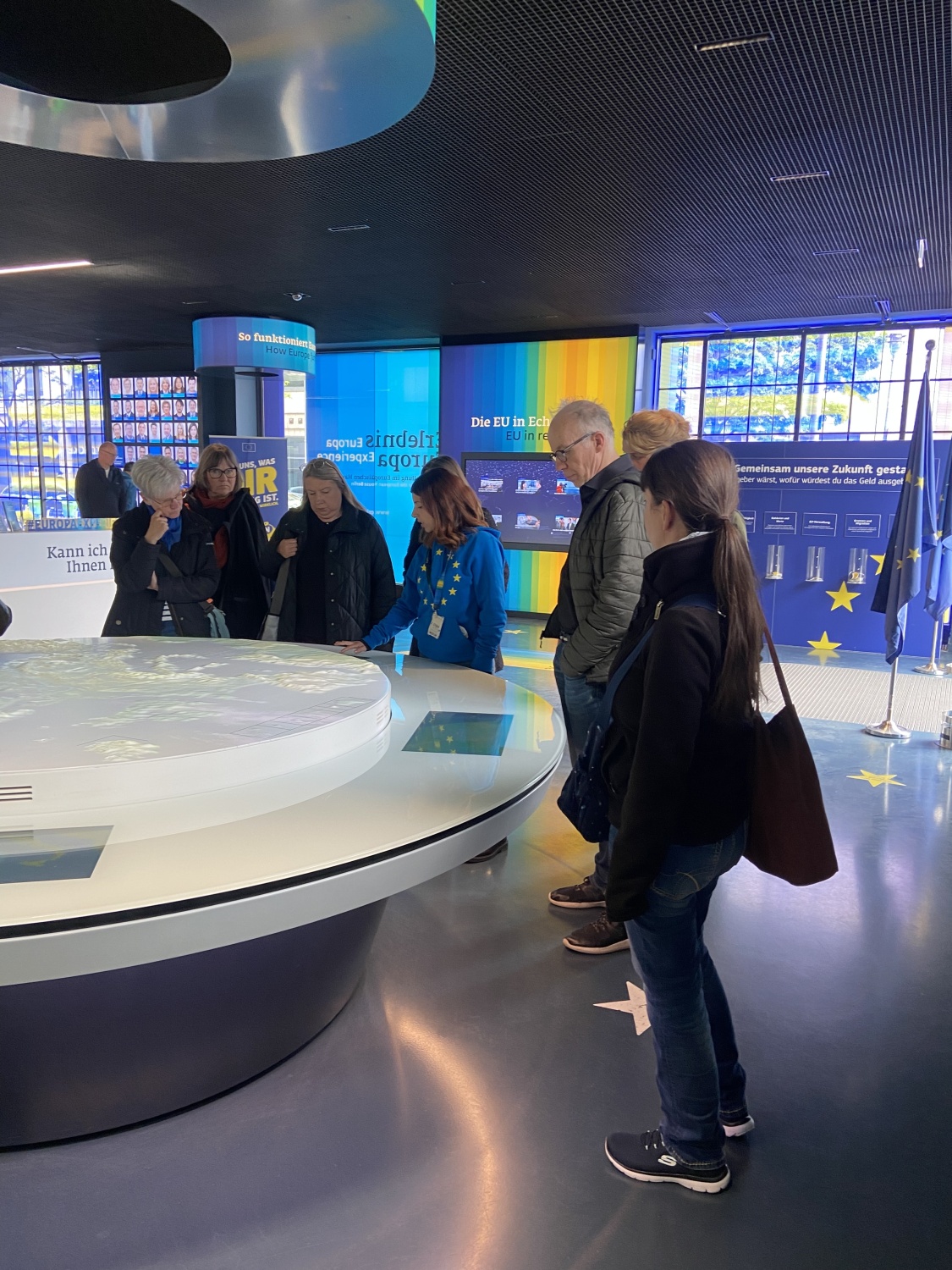 Besuch von der Ausstellung "Erlebnis Europa" im Europäischen Haus
