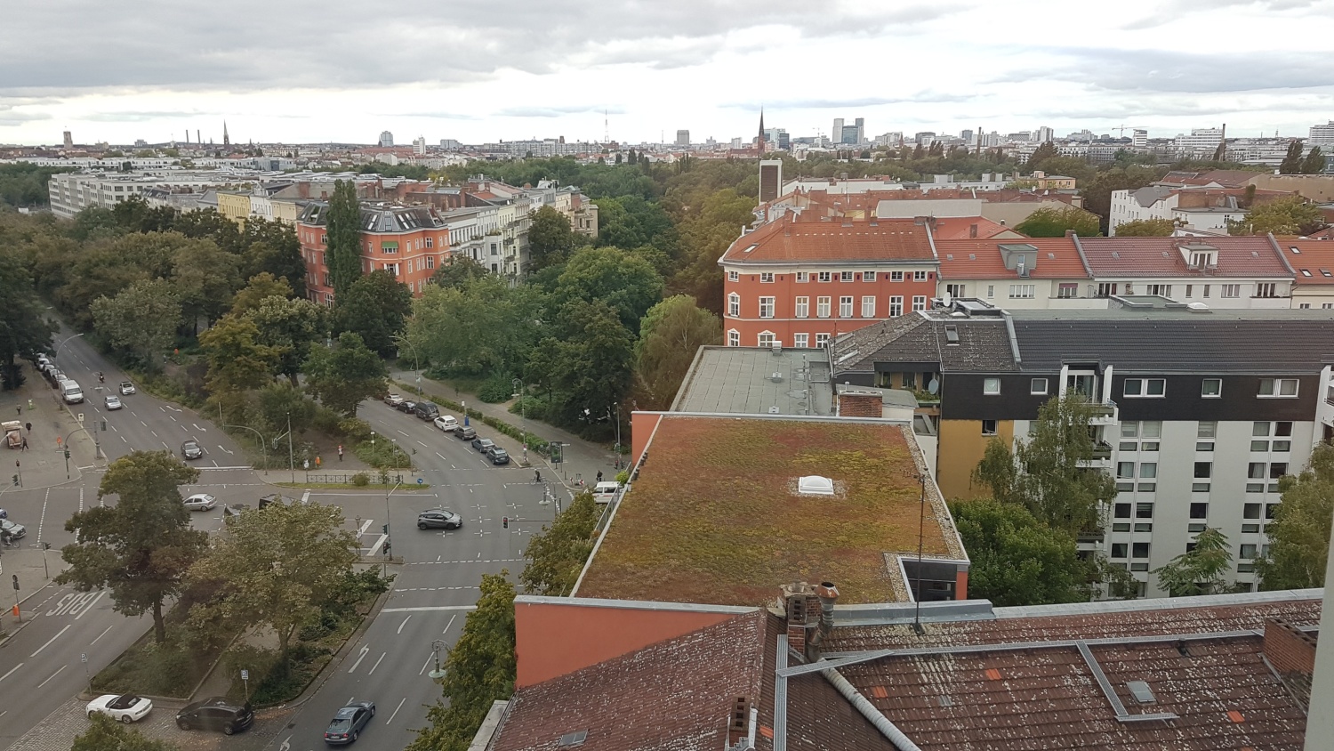 2021: Blick über Kreuzberg aus der ehemaligen Kantine im Rathaus Kreuzberg