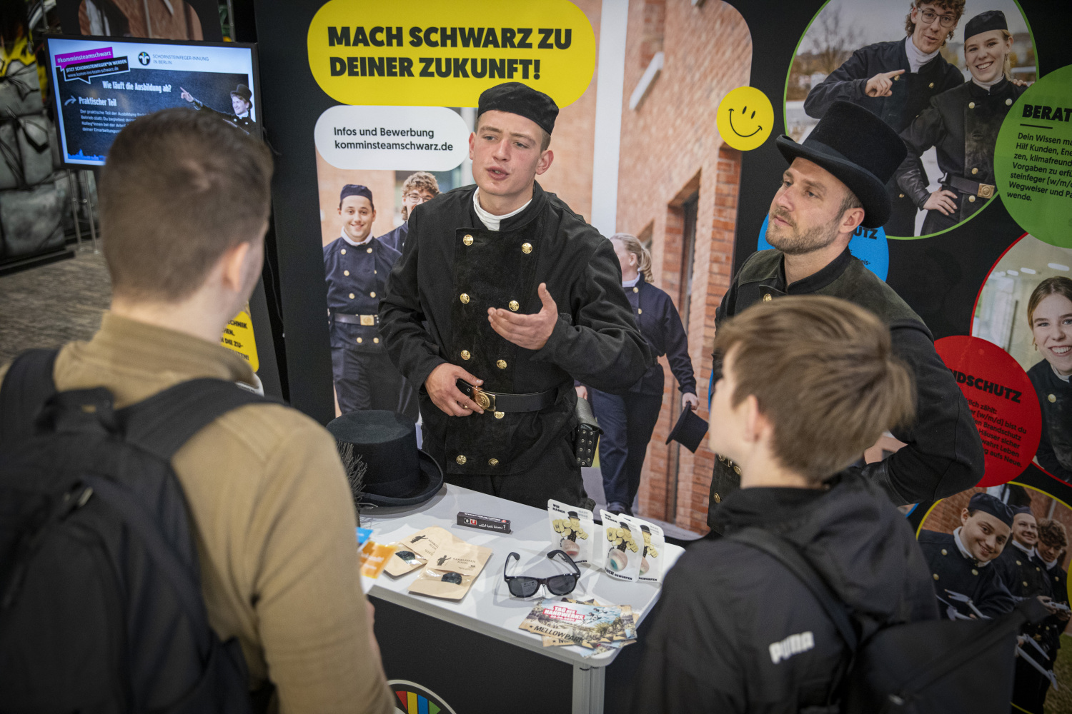 Schüler bei den Schornsteinfegern