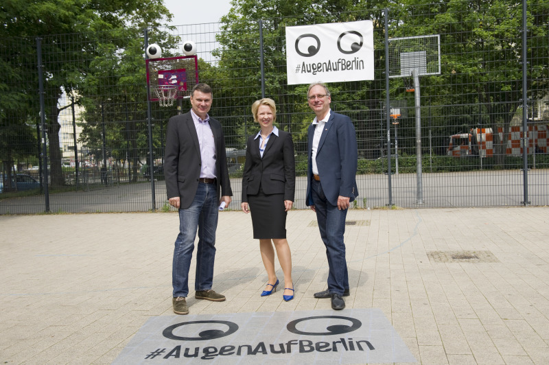 Annemirl-Bauer-Platz mit visitBerlin,BSR, Bezirk