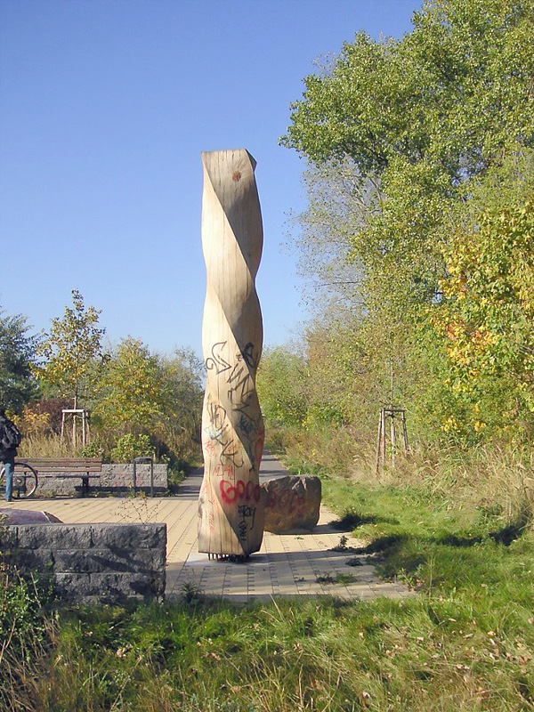 Eichenholzstele -­ Firma DIDA Holz GbR (2004)