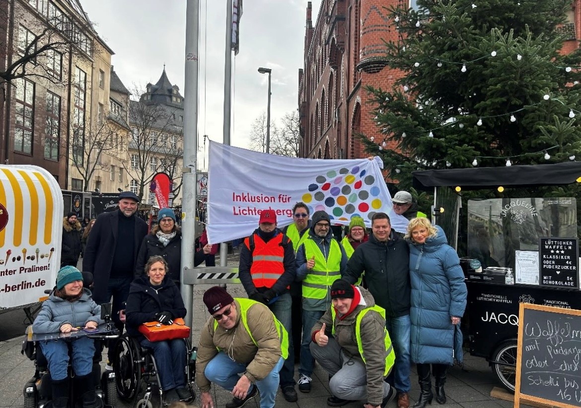 Flaggenhissung Inkusionswoche am 30. November 2025