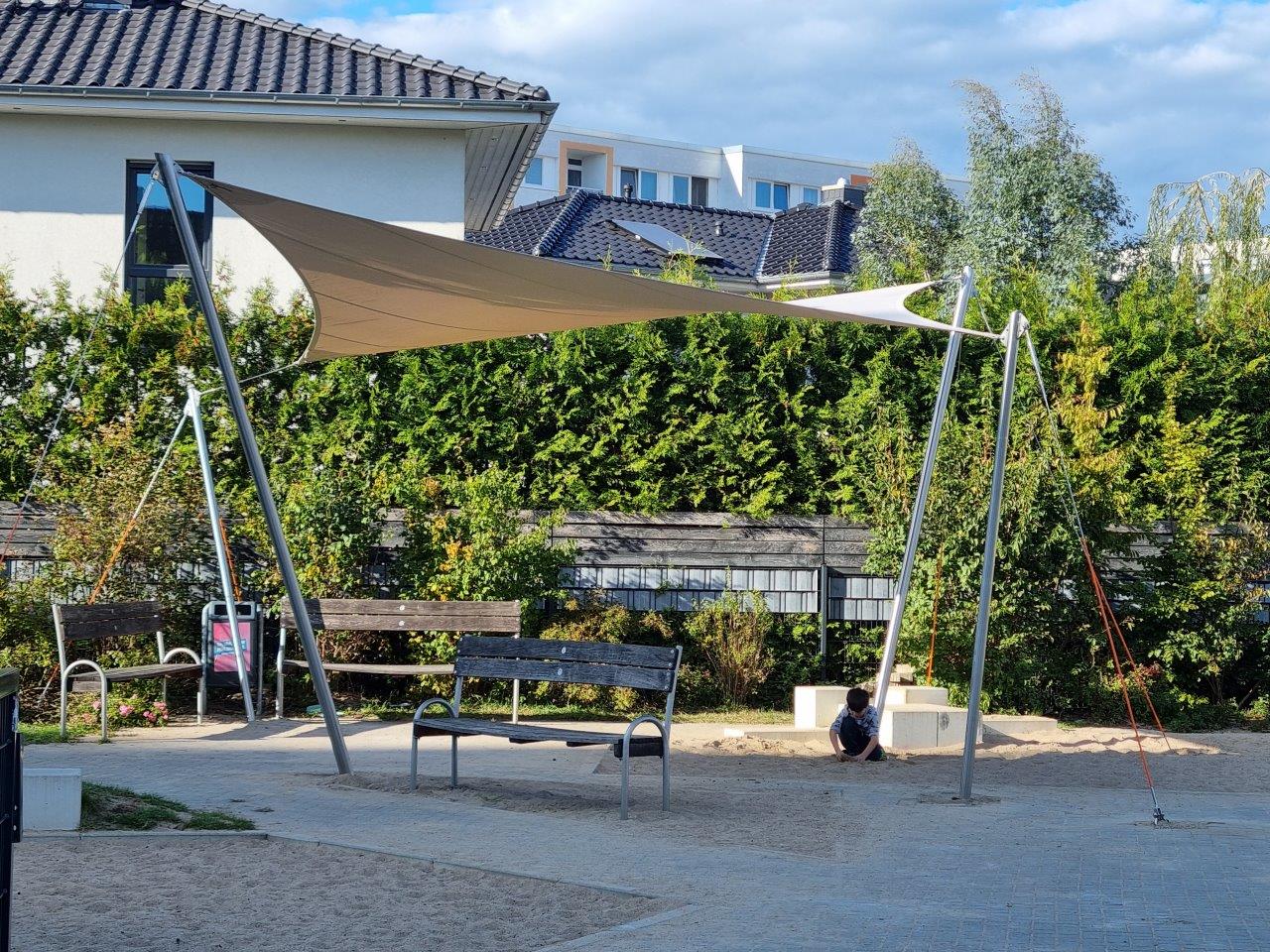 Spielplatz Helga-Haese-Straße mit Sonnensegel