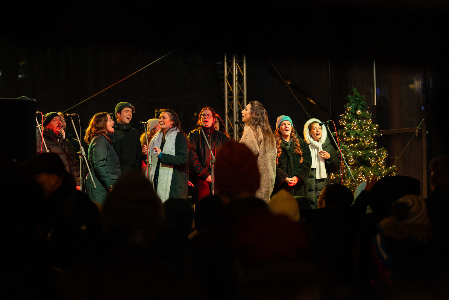 30. Lichtenberger Lichtermarkt, 30. November 2025: Chor auf der Bühne