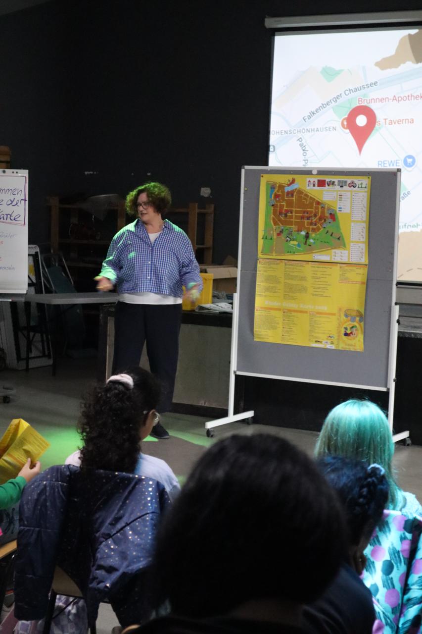 Camilla Schuler bei der Vorstellung der neuen Kinderkiezkarte