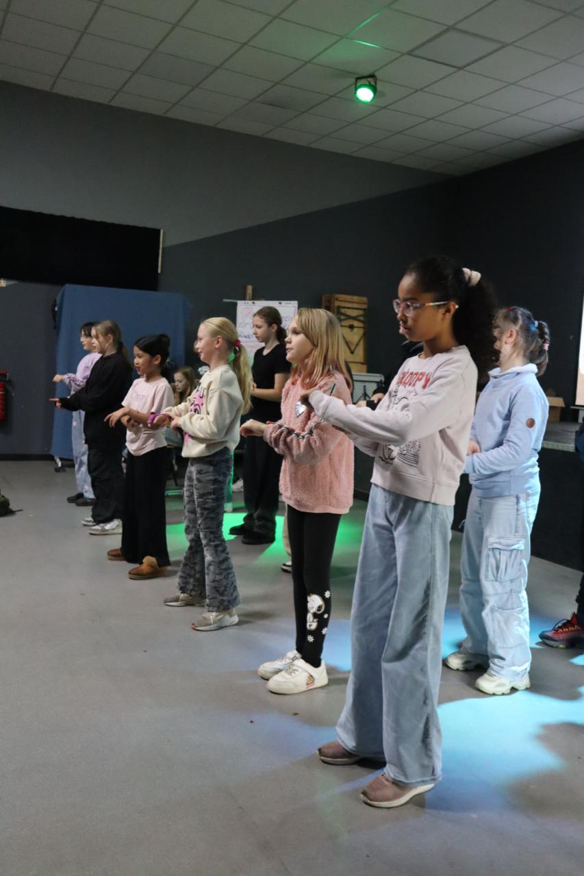 Kinder bei der Vorstellung der neuen Kinderkiezkarte