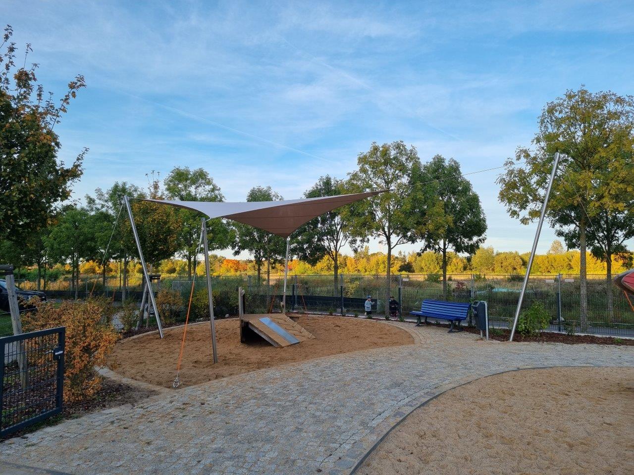 Sonnensegel im Wohngebiet „Mein Falkenberg“ Karl-Philipp-Moritz-Weg (Nähe) 61, 13057 Berlin