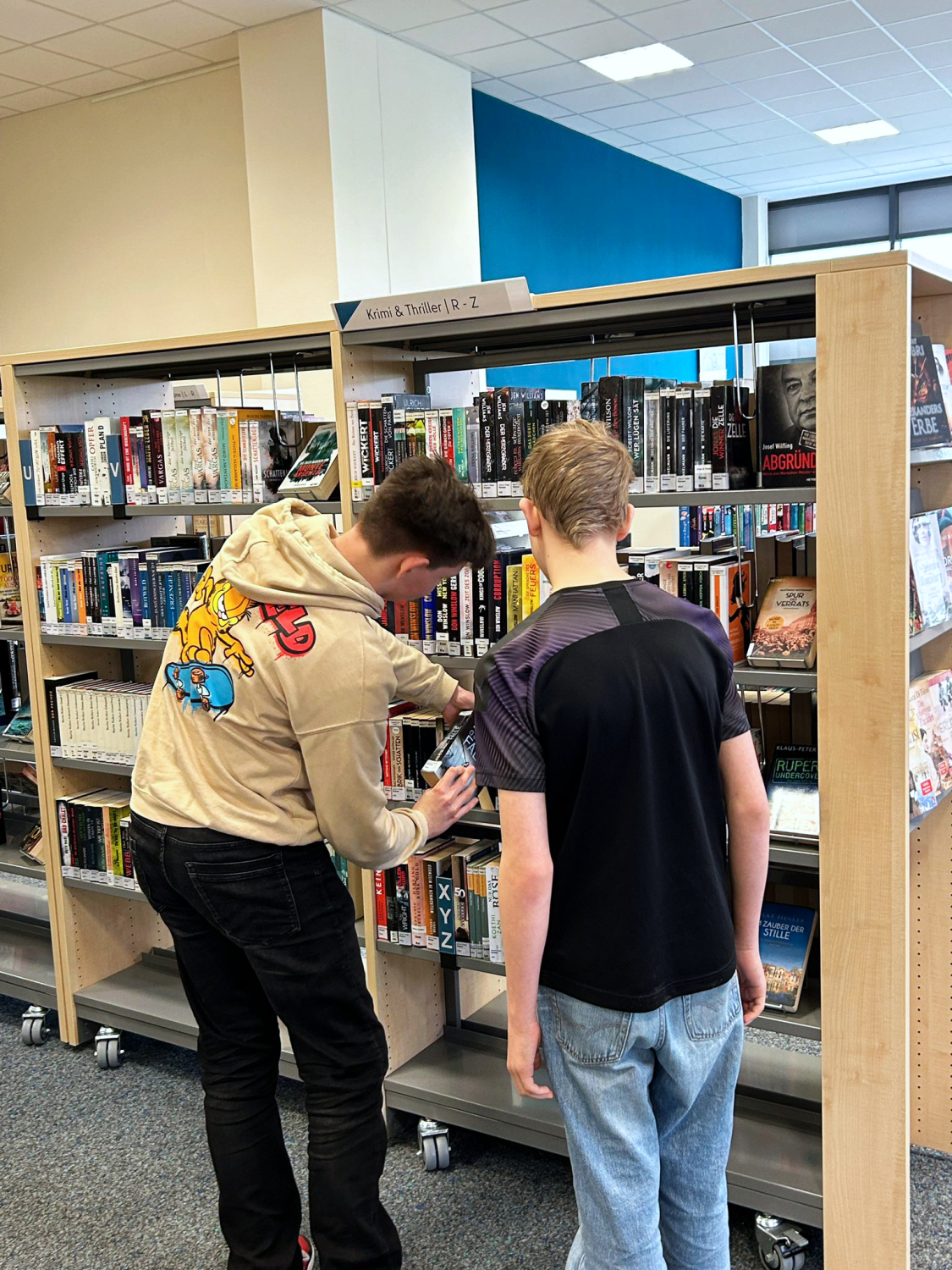 Teilnehmer des Boys’Day 2024 in der Bibliothek