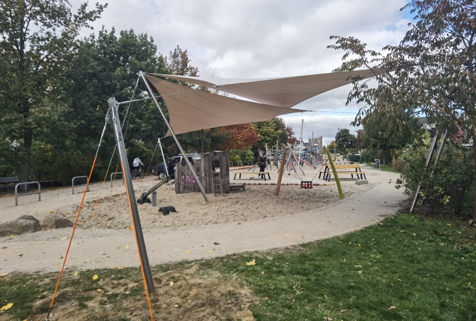 Sonnensegel auf dem Spielplatz Gotlindestraße