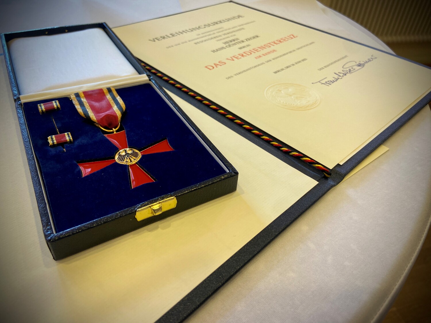 Verdienstorden der Bundesrepublik Deutschland am Bande