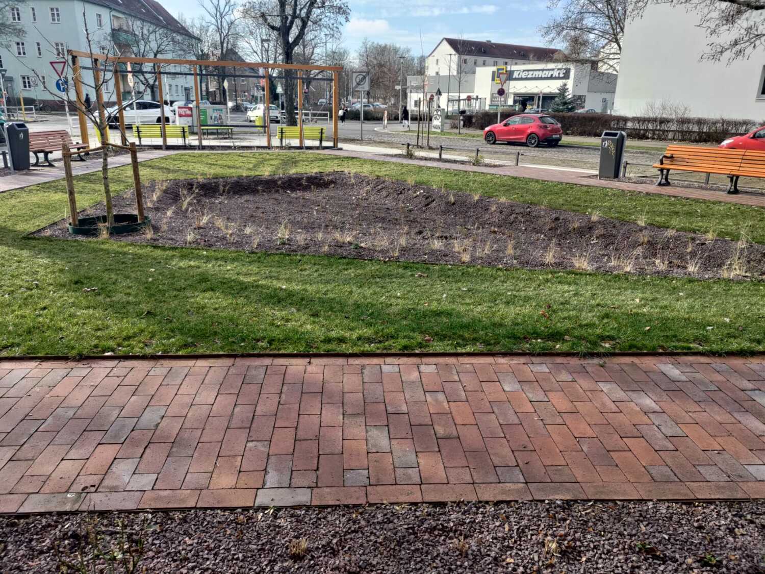 Sangeallee, Blick vom Park zur Straße