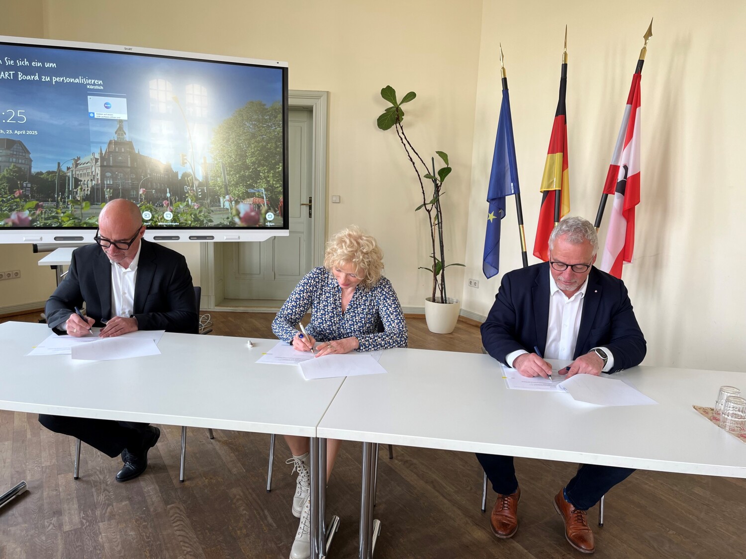 Trilaterale Zielvereinbarung 2025, Frank-Michael Süß, Dr. Catrin Gocksch, Lutz Neumann (v.l.n.r.) 02