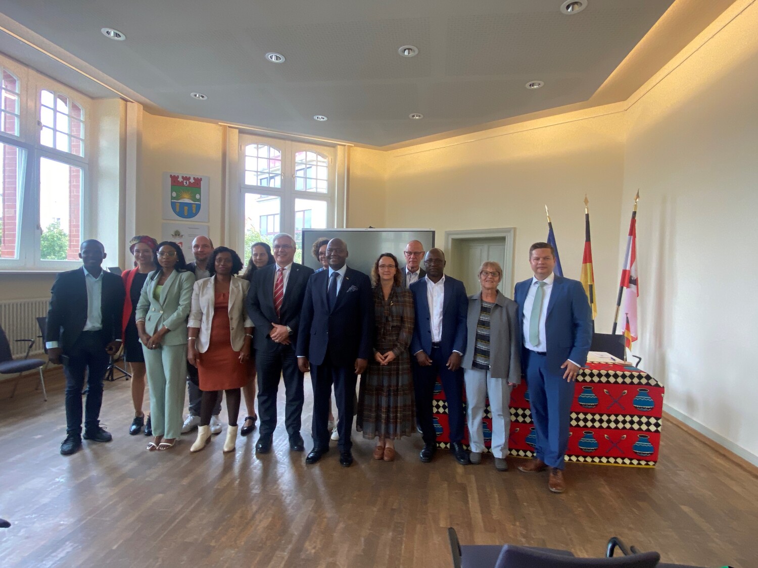 Rui Matus, Bezirksbürgermeister von KaMubukwana, Maputo und Martin Schaefer, Bezirksbürgermeister Lichtenberg von Berlin