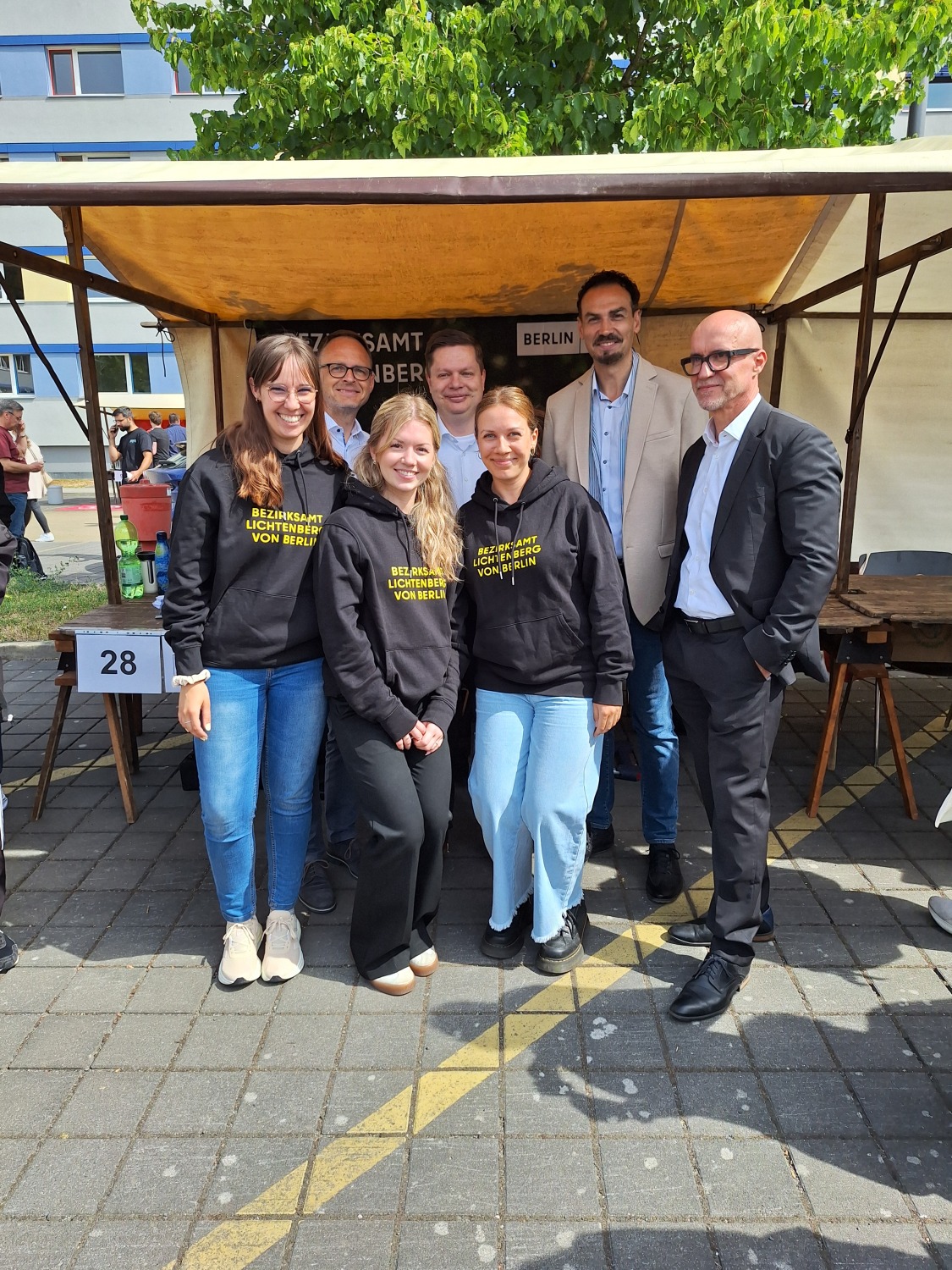 Bezirksbürgermeister Martin Schaefer, Frank-Michael Süß (Geschäftsführer des Jobcenter Berlin Lichtenberg) und Mathias Lemcke (Geschäftsführer Operativ der Agentur für Arbeit Berlin Mitte) beim Markt der Möglichkeiten 2026