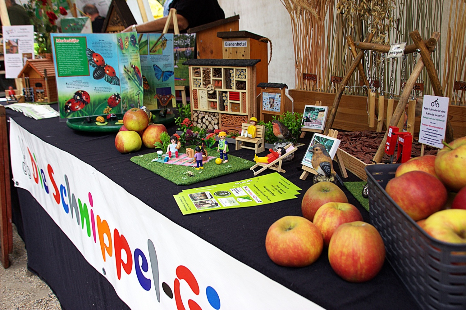 Marktstände beim 14. Apfelfest