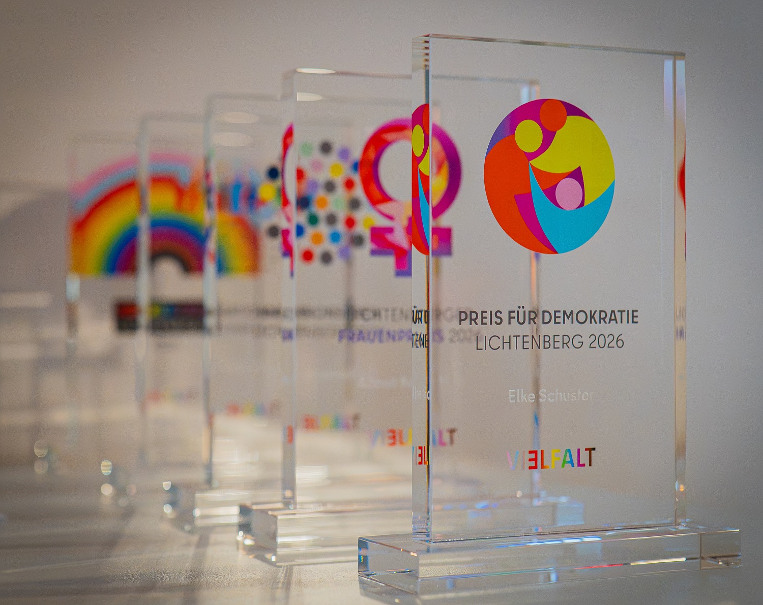 Preise der Preisträger_innen der Bezirksamtsehrungen im Kulturhaus Karlshorst