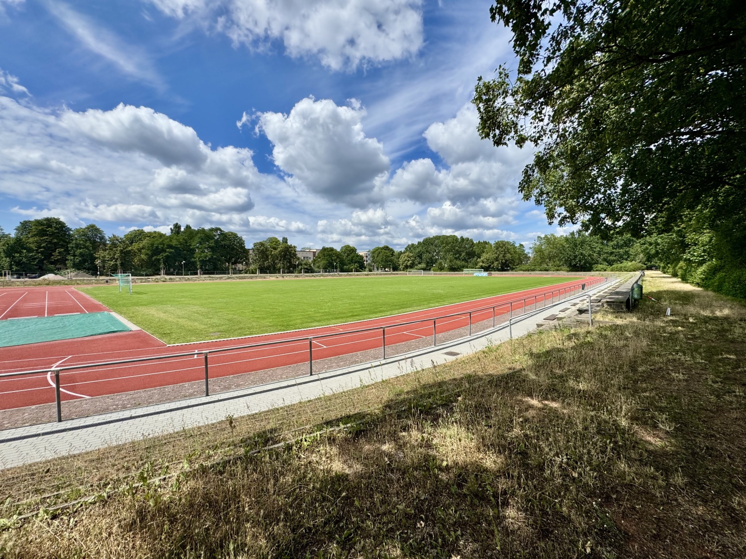 Blick ins Stadion Friedrichsfelde (Zachertsportplatz)
