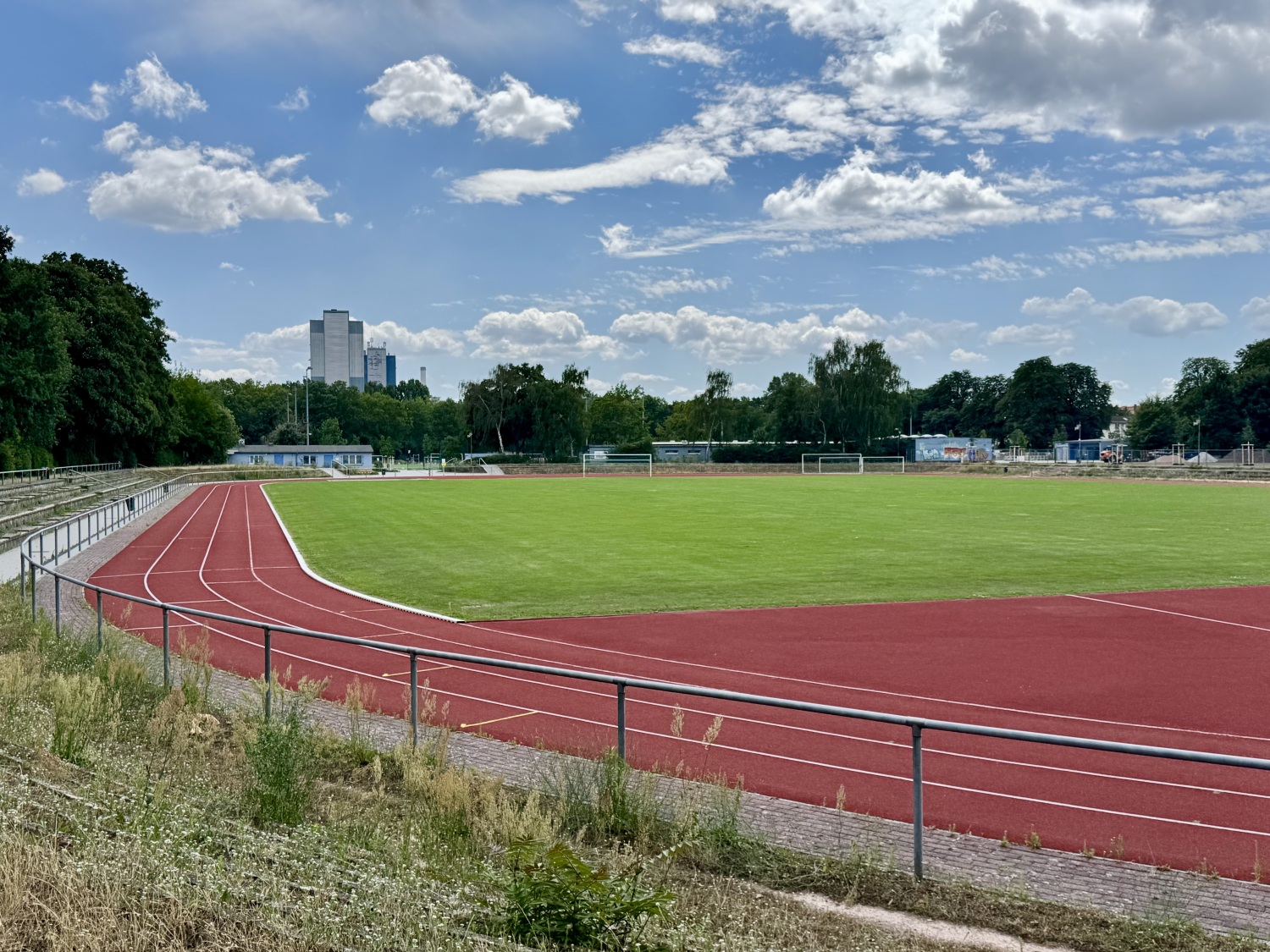 Blick ins Stadion Friedrichsfelde (Zachertsportplatz); Sport; Sportplatz