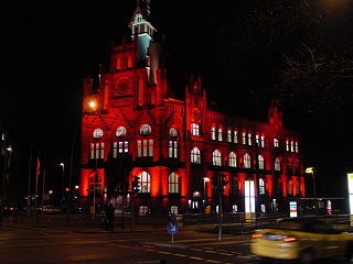 Rathaus Lichtenberg Das über 100 Jahre alte Rathaus Lichtenberg - ein neogotischer Backsteinbau mit Türmen und Dachreitern befindet sich in der Möllendorffstraße 6, 10367 Berlin.
