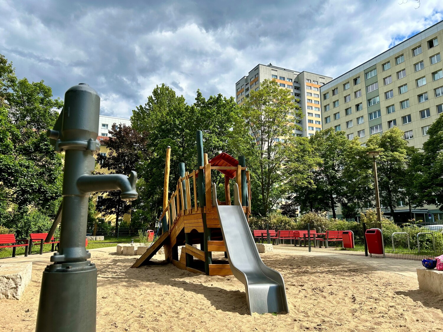 Wasserpumpe auf dem Spielplatz in der Wilhelm-Guddorf-Straße in Lichtenberg