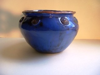 Großes Gefäß mit Reliefstempeln verziert