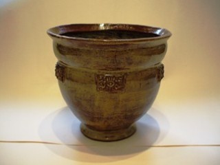 Gefäß mit aufgesetzten Stempeln